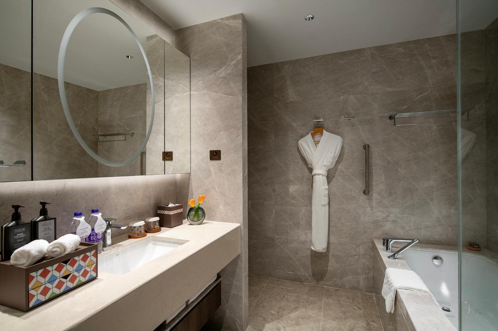 Yuexiu Hotel Guangzhou, Curio Collection By Hilton エクステリア 写真