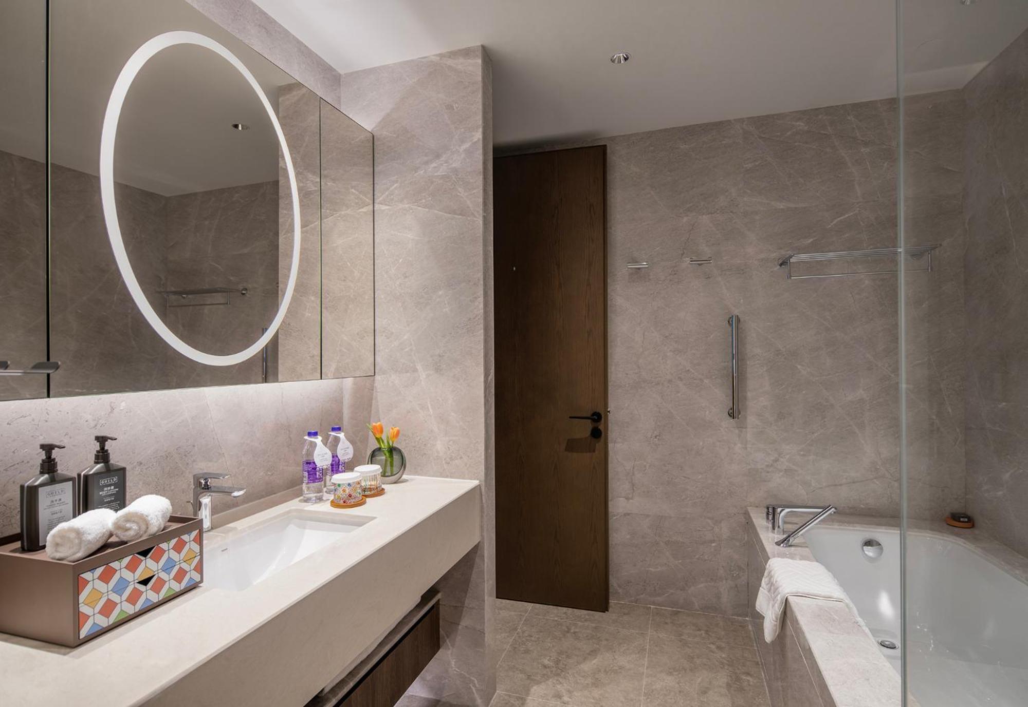 Yuexiu Hotel Guangzhou, Curio Collection By Hilton エクステリア 写真