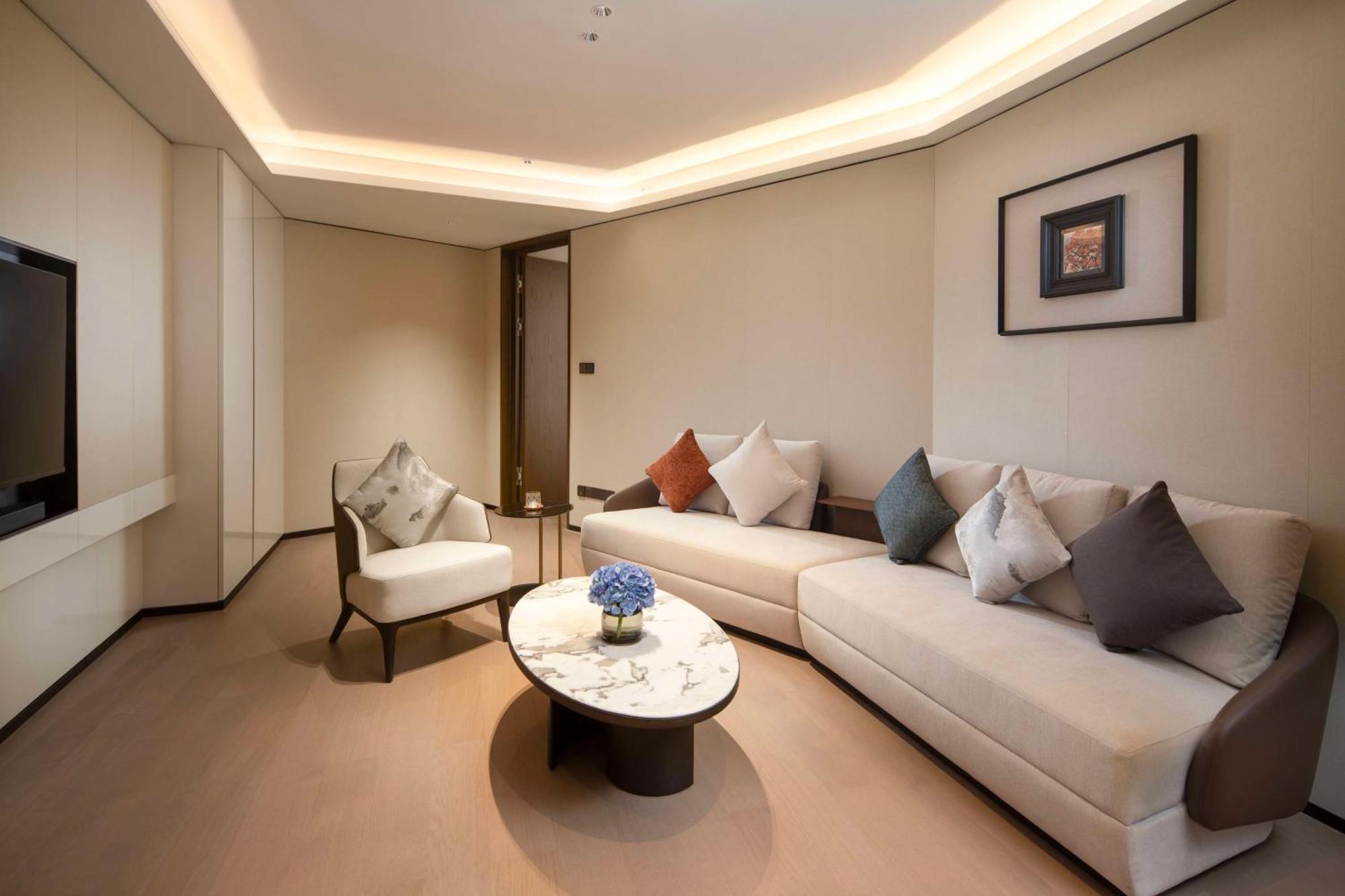 Yuexiu Hotel Guangzhou, Curio Collection By Hilton エクステリア 写真