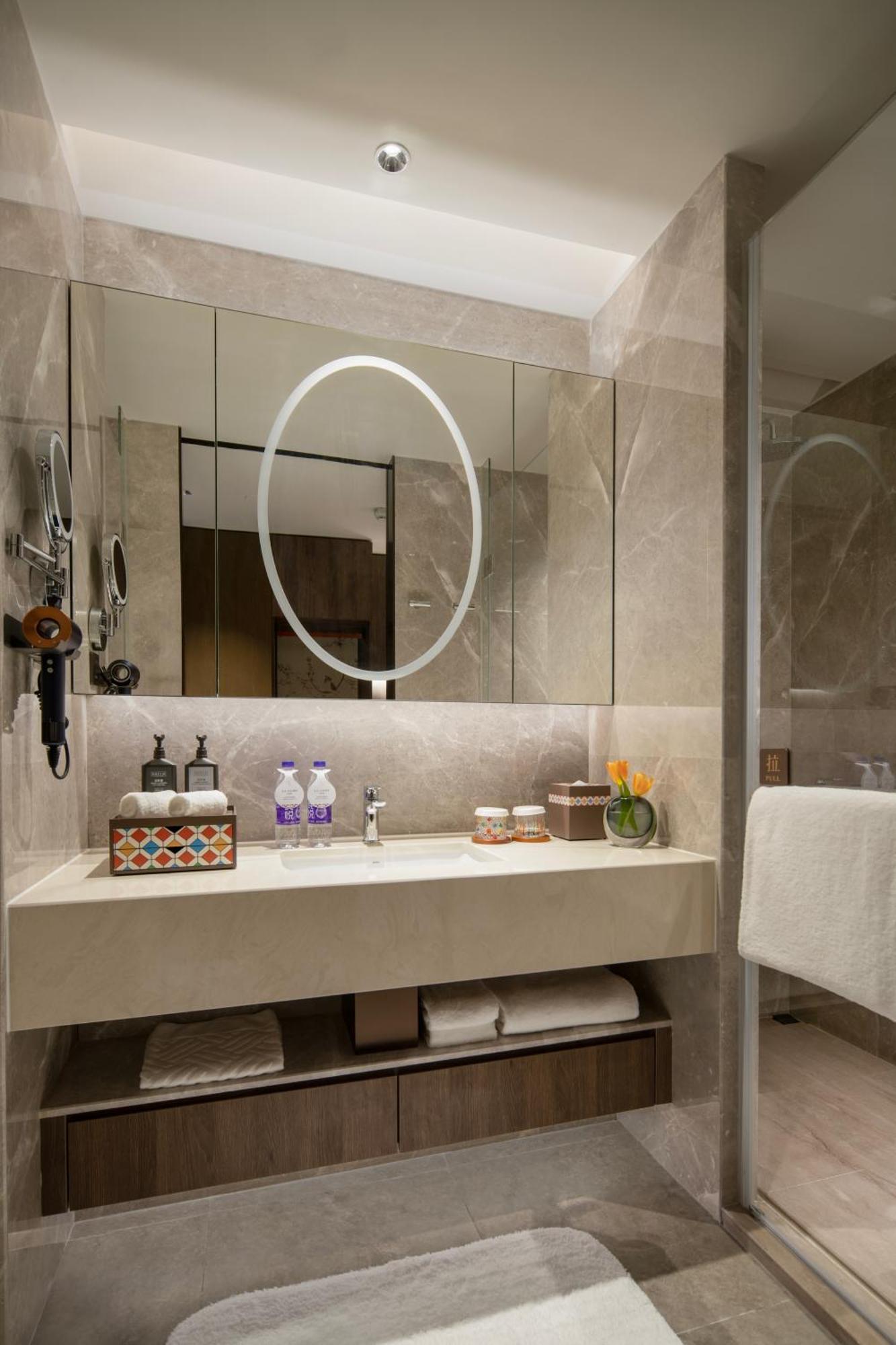 Yuexiu Hotel Guangzhou, Curio Collection By Hilton エクステリア 写真