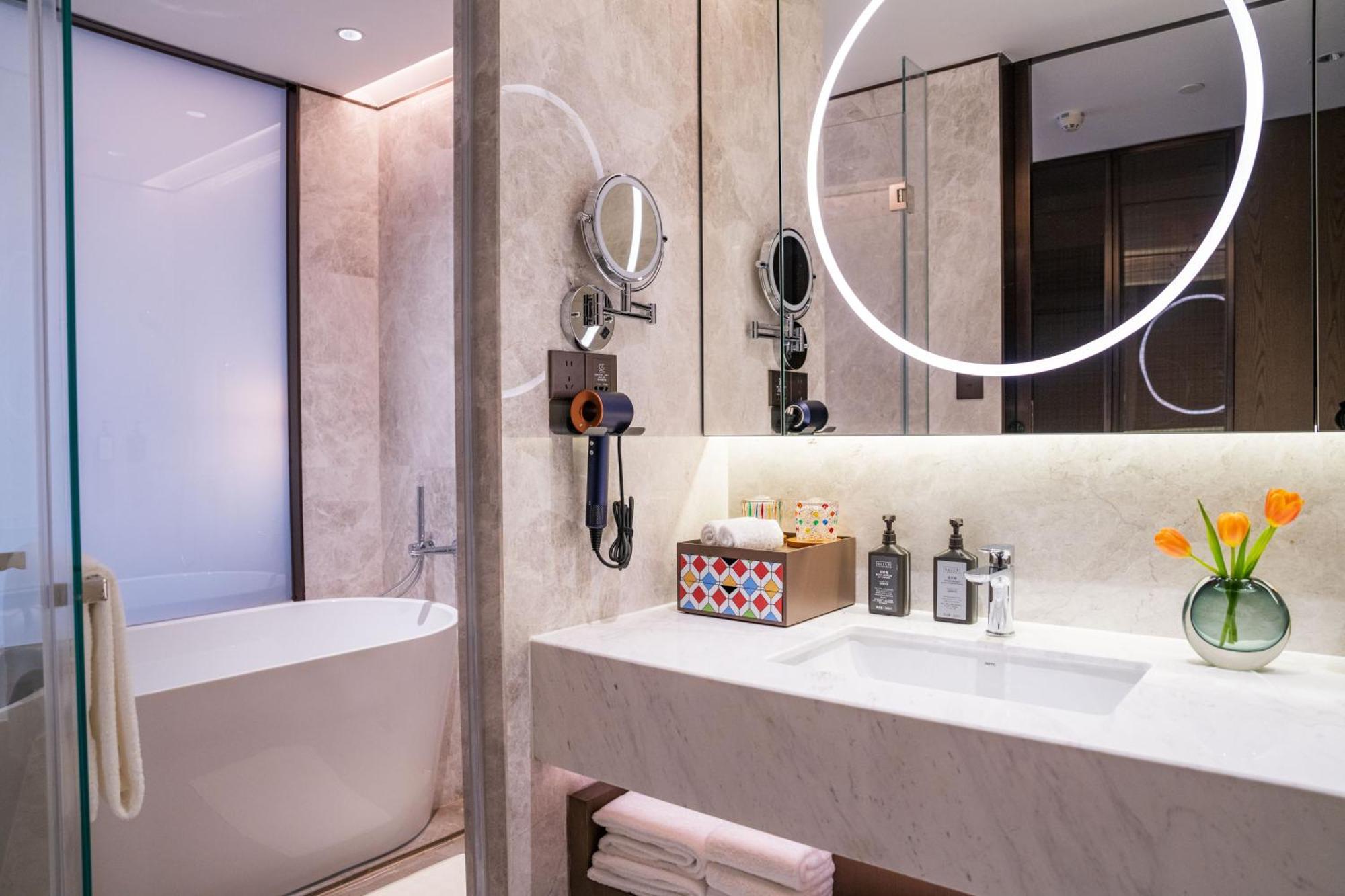 Yuexiu Hotel Guangzhou, Curio Collection By Hilton エクステリア 写真